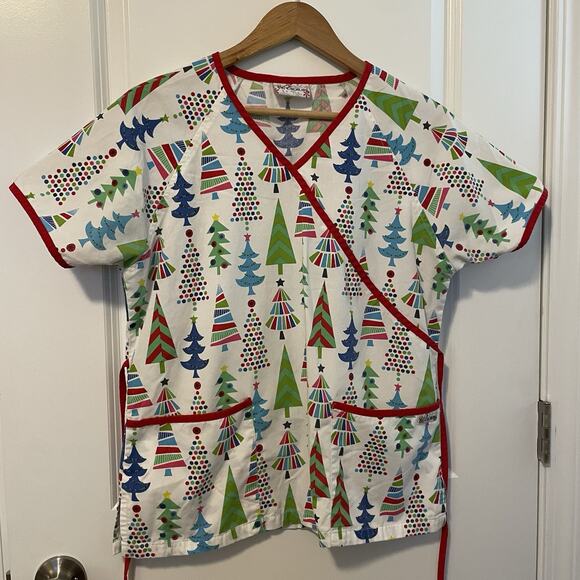 UA Christmas Holiday Print Tree Scrub Top Colorful Cotton Size Small White Red - Picture 2 of 7